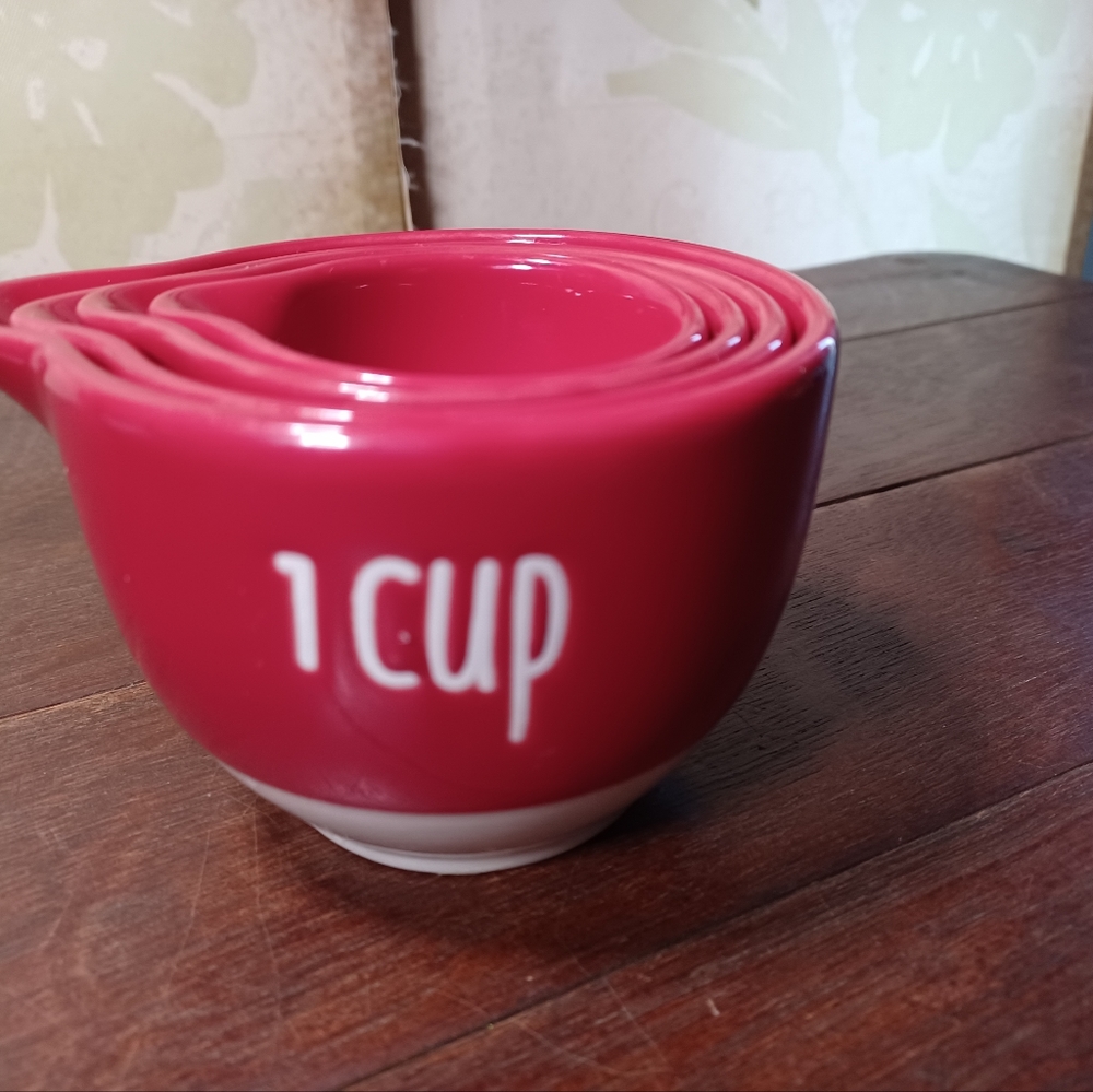 Nesting Red Gallery Measuring cups.